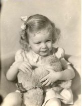 Daughter of Lester Arnold